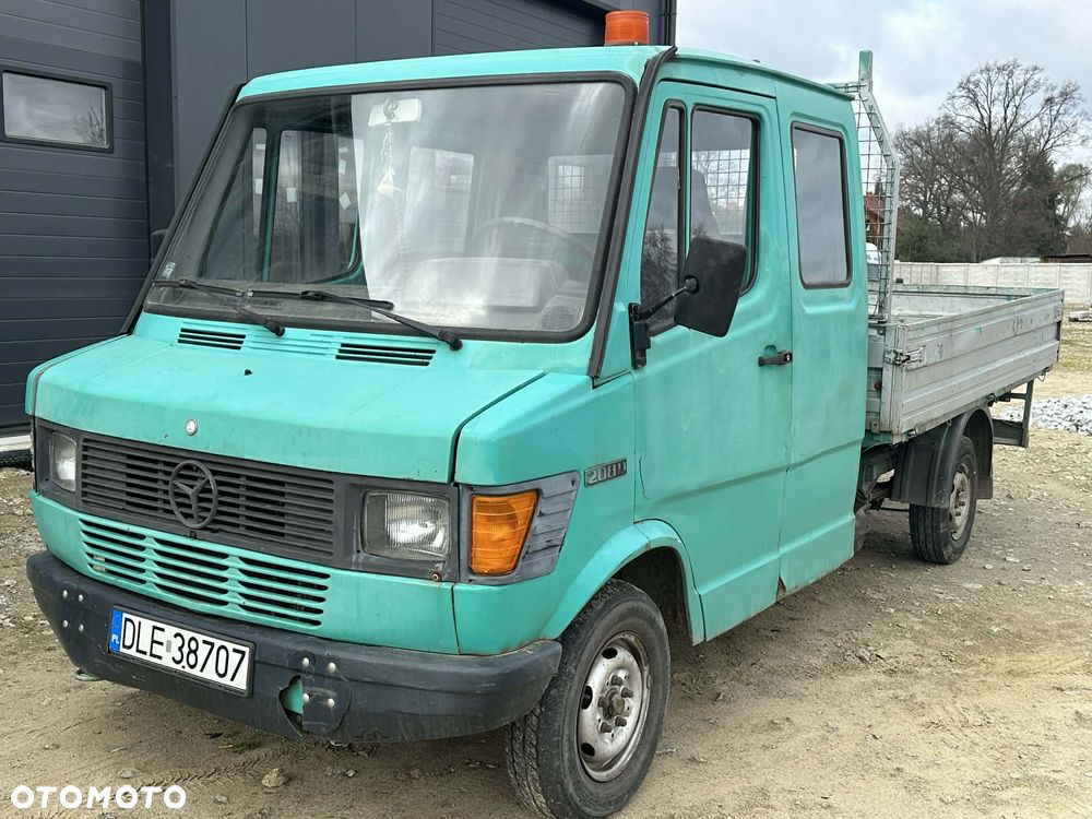 Mercedes-Benz 208D - 8