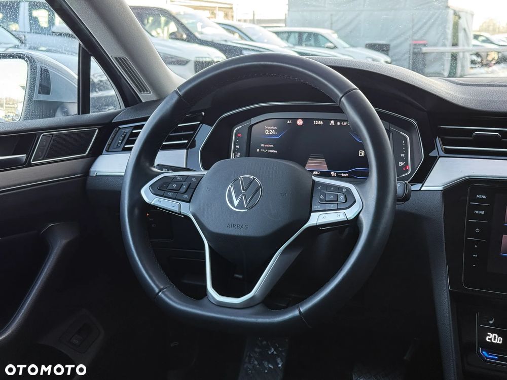 Volkswagen Passat Variant 2.0 TDI Elegance DSG - 16