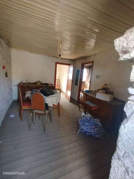 Casa antiga para restauro - Grande imagem: 2/11
