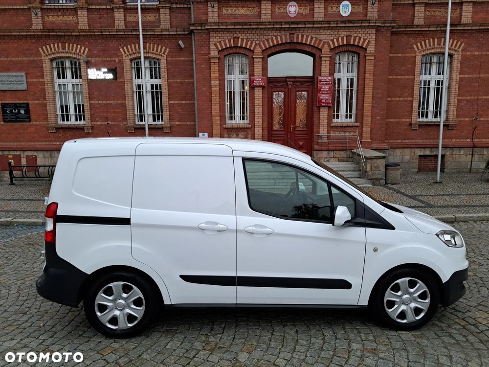 Ford Transit Courier 2017 photo 4
