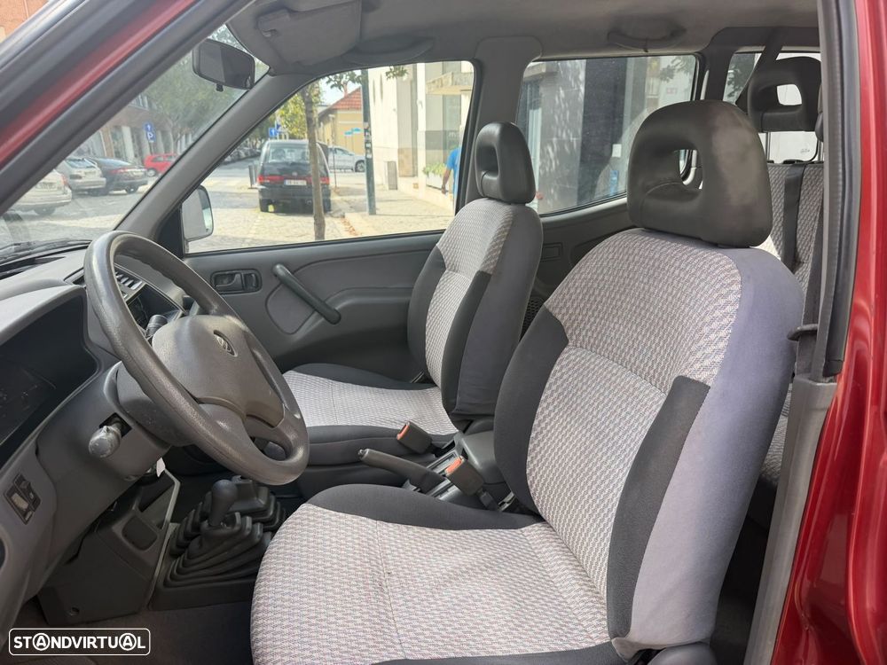 Nissan Terrano II 2.7 LX — fotografia 21