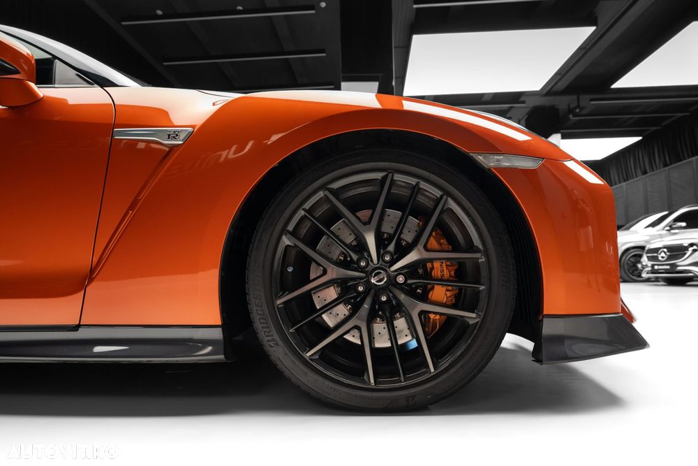 Nissan GT-R - 5