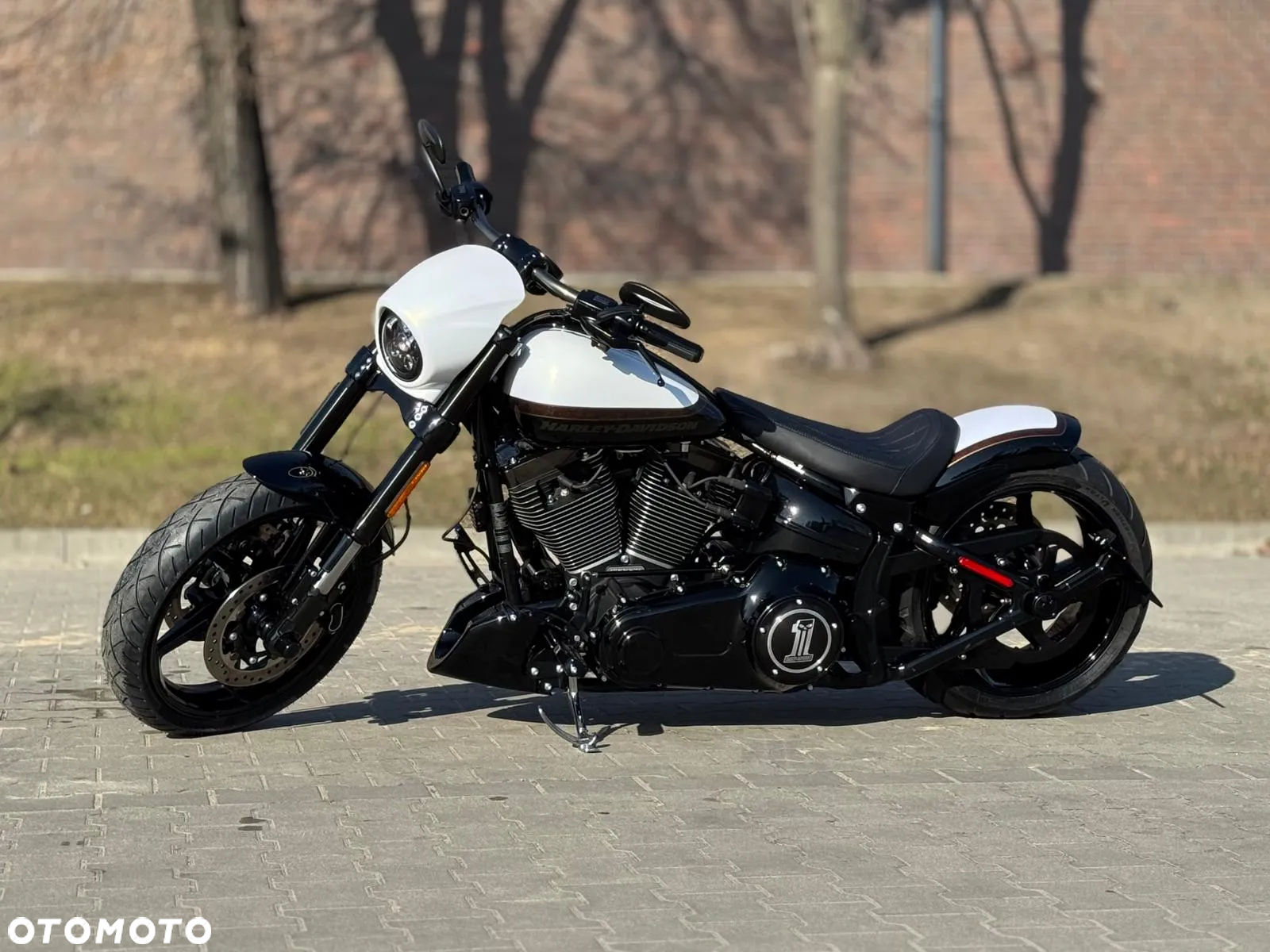 Harley-Davidson Softail Breakout - 26