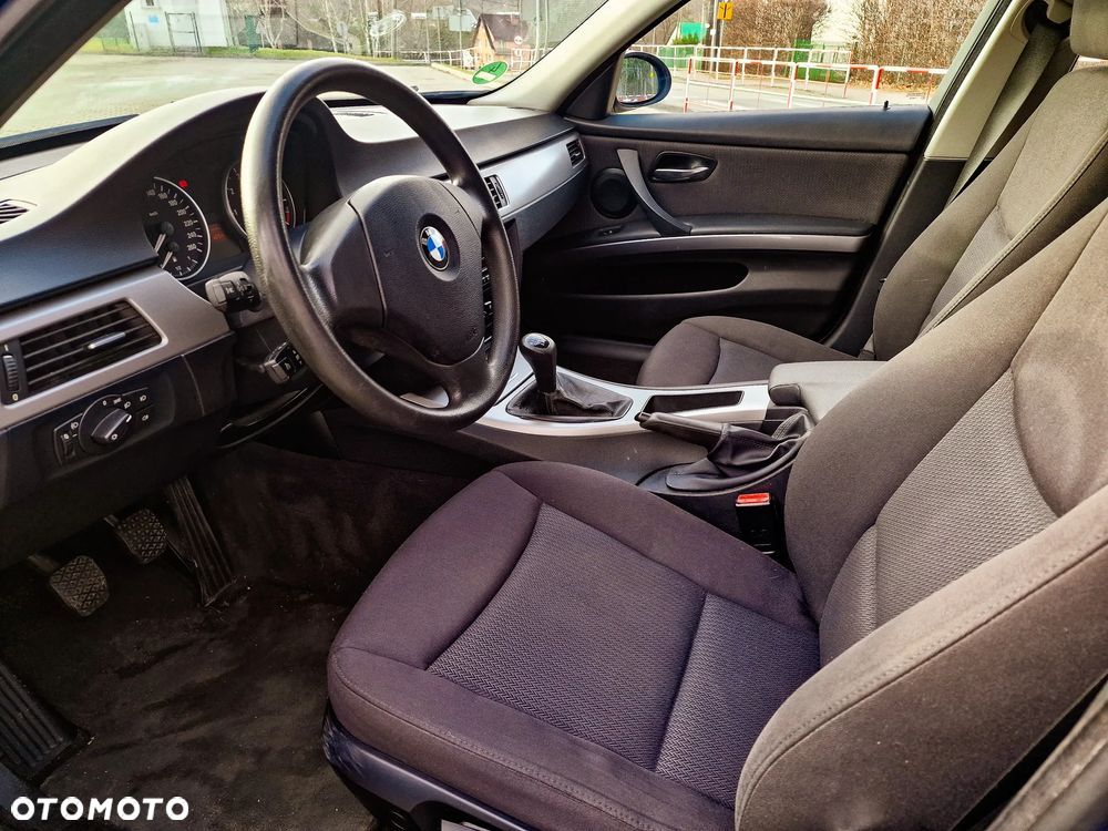 BMW Seria 3 318i - 14