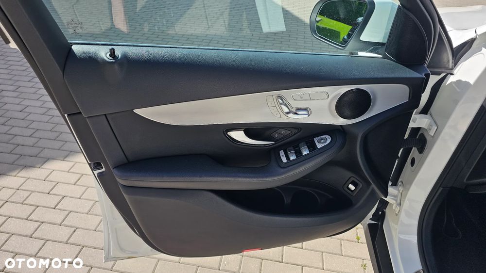 Mercedes-Benz GLC 300 4Matic 9G-TRONIC Exclusive - 25