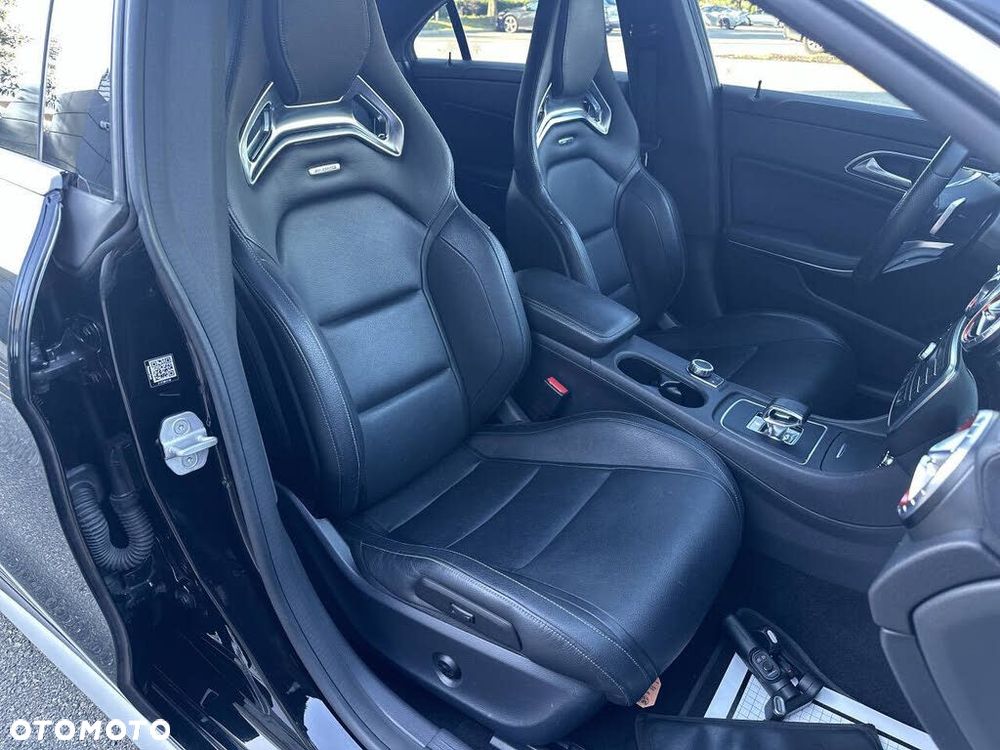 Mercedes-Benz CLA 45 AMG 4Matic 7G-DCT - 22