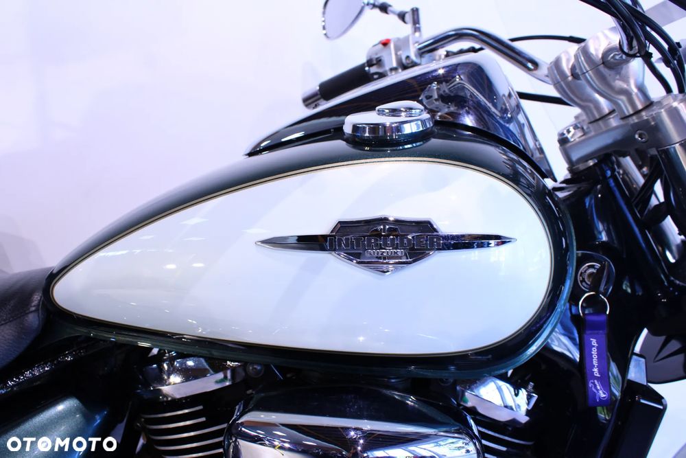 Suzuki Intruder - 13