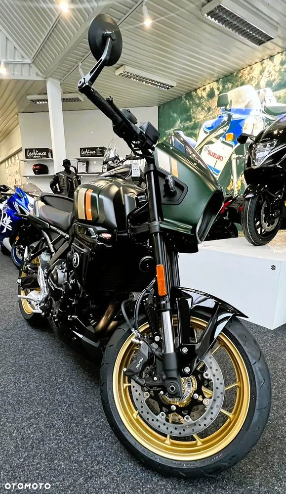 Suzuki GSX - 22