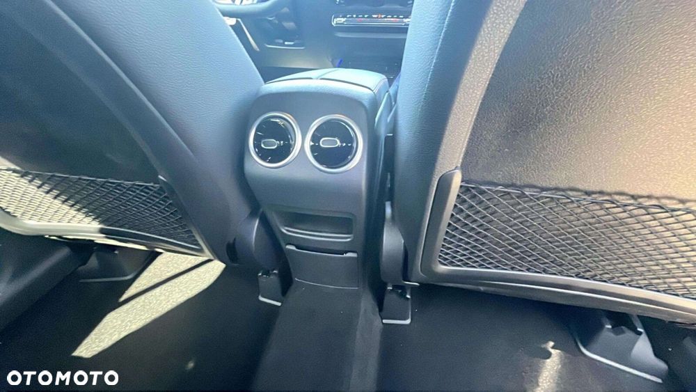 Mercedes-Benz GLB 200 AMG Line 7G-DCT - 19