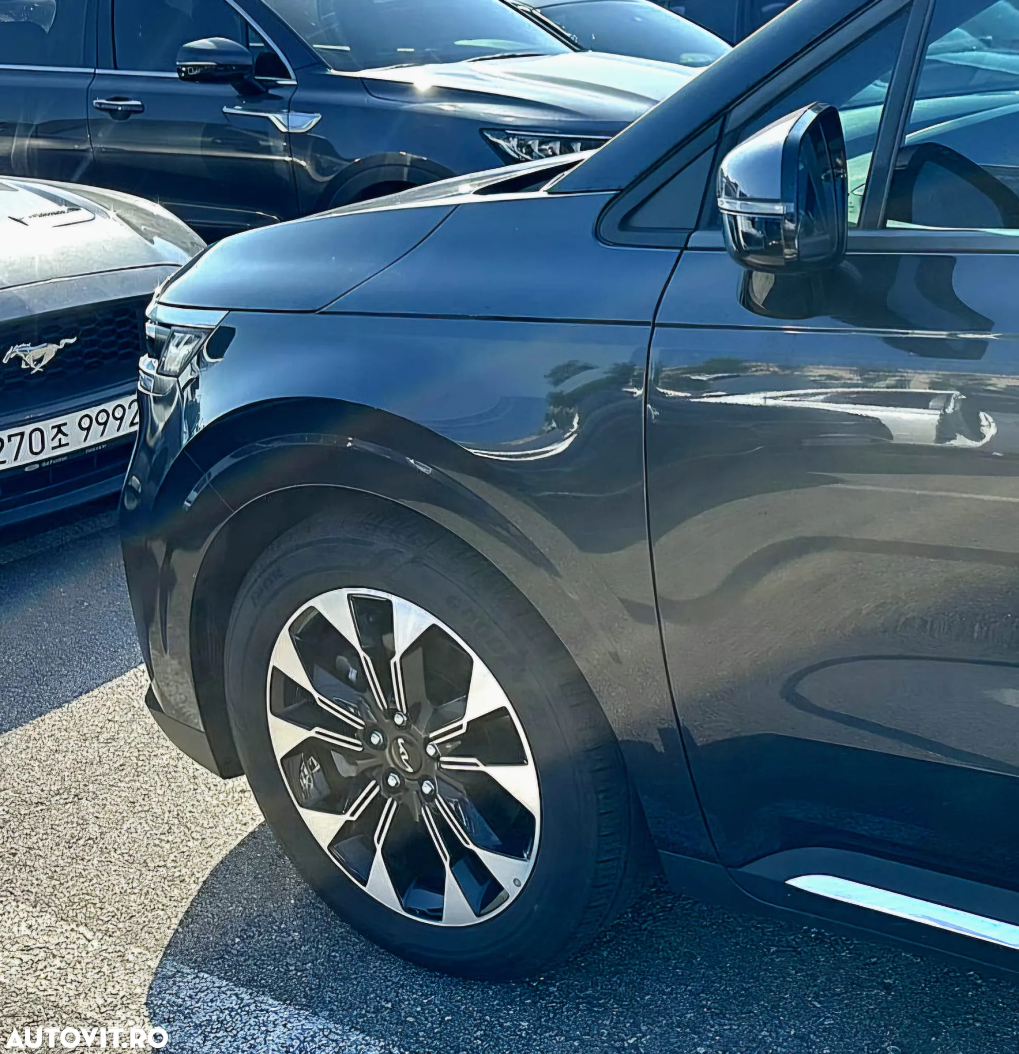 Kia Carnival - 29