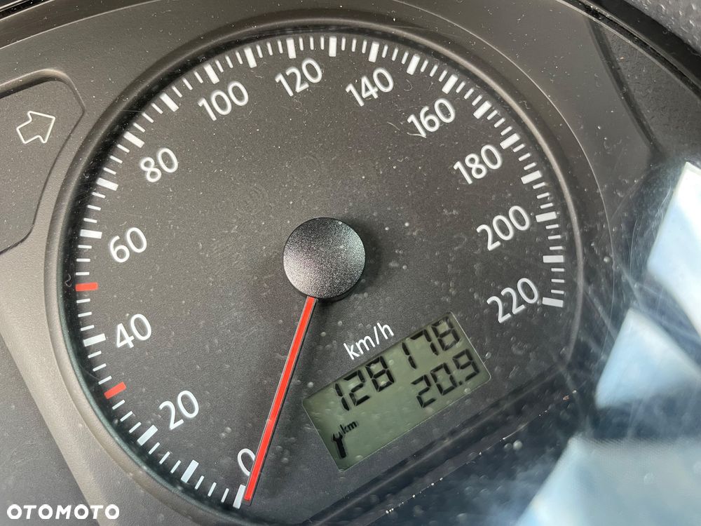 Volkswagen Polo 1.4 16V Trendline - 14