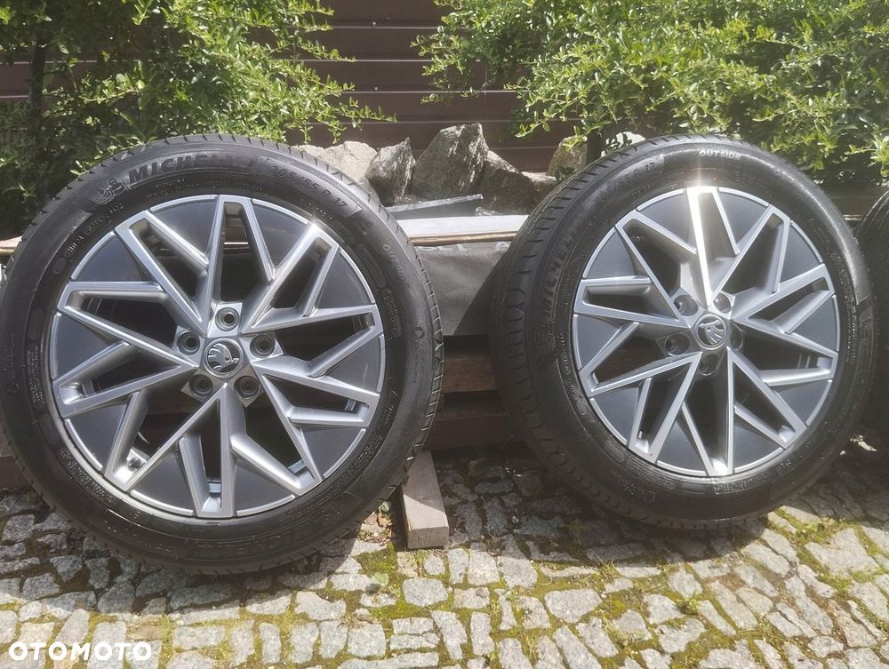 KOŁA LETNIE SKODA OCTAVIA IV 5X112 17 205 55 5E3 601 025 MICHELIN - 2