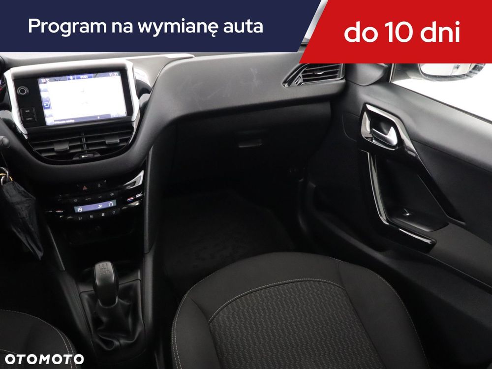 Peugeot 208 - 10
