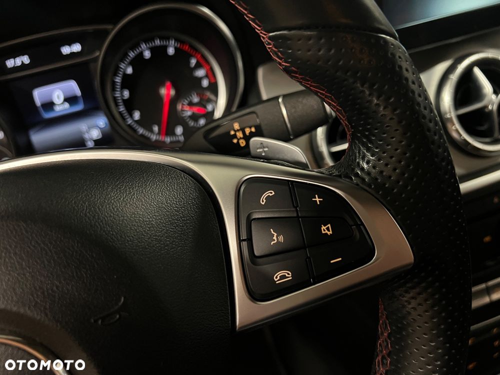 Mercedes-Benz CLA 200 7G-DCT AMG Line - 33