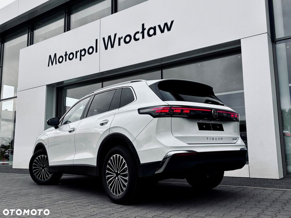 Volkswagen Tiguan - 9