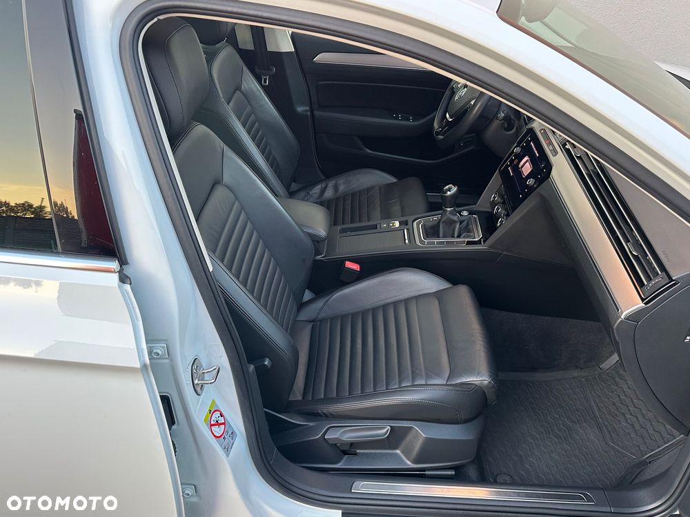 Volkswagen Passat - 15