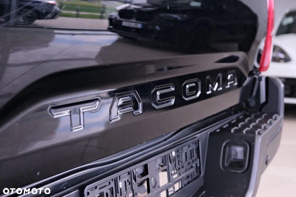 Toyota Tacoma - 12