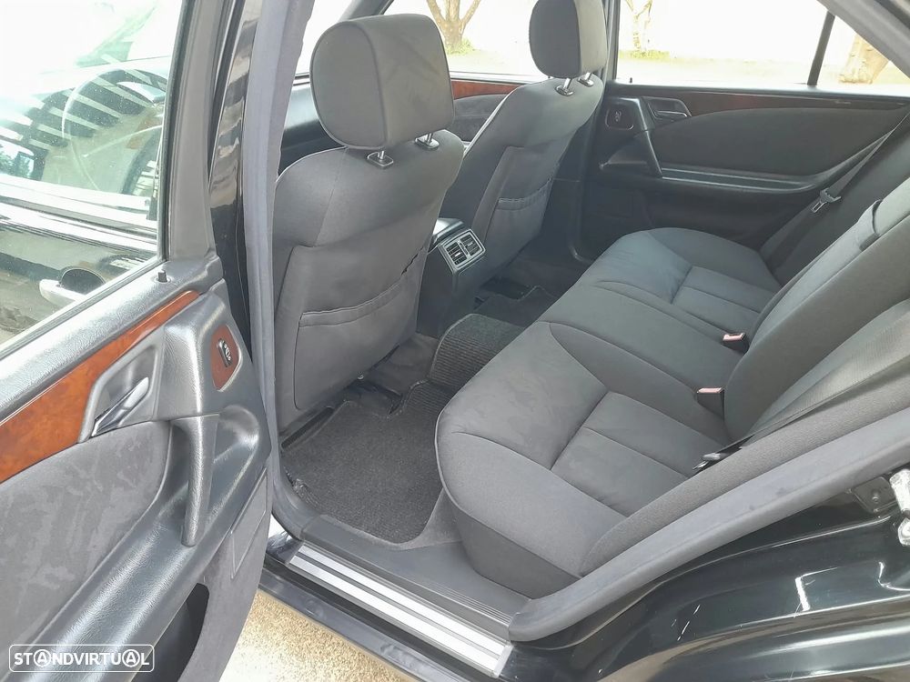 Mercedes-Benz E 200 - 15