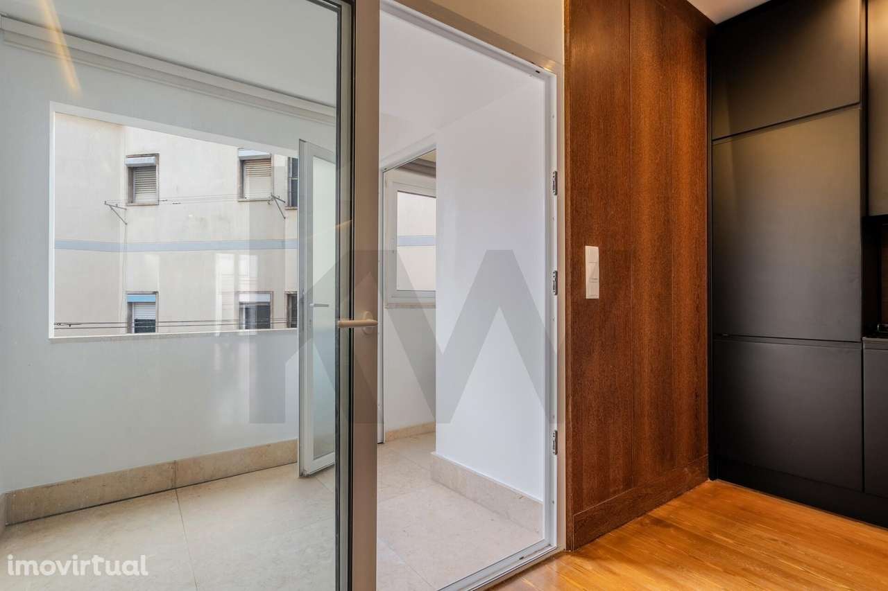 Sofisticado T2 Duplex Renovado com Suítes e Varandas no Príncipe Real - Grande imagem: 4/31