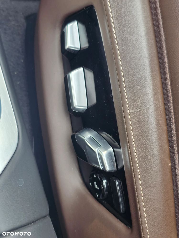BMW Seria 7 M760Li xDrive - 28