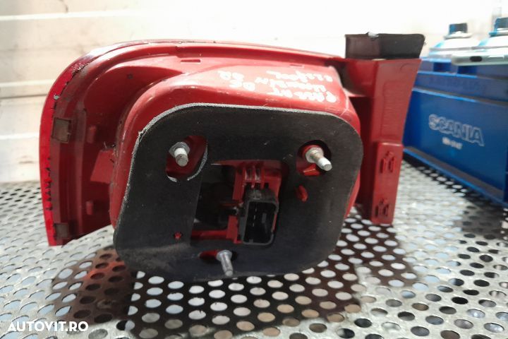 Lampa / Tripla stop dreapta pe aripa Volkswagen VW Passat B6 [2005 - - 3