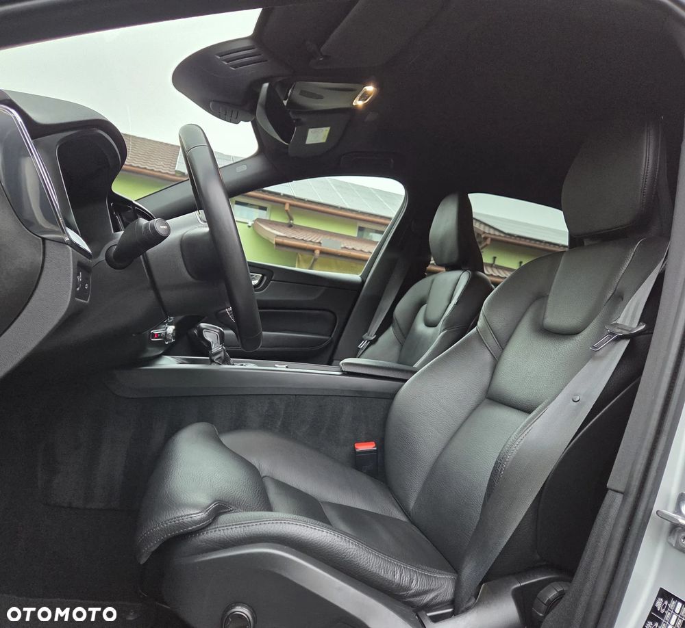 Volvo XC 60 D4 Momentum Pro - 23