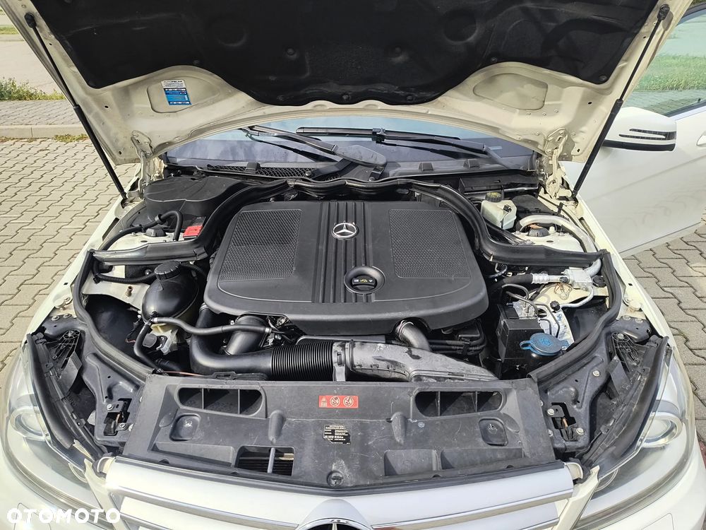 Mercedes-Benz Klasa C 250 CDI DPF 4Matic 7G-TRONIC BlueEFFICIENCY Avantgarde - 27