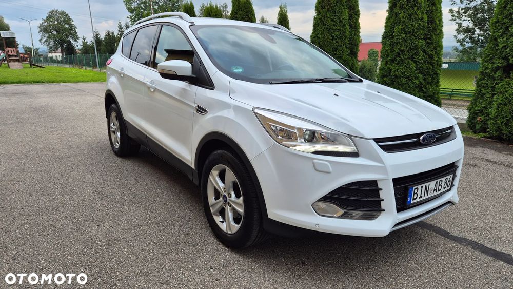 Ford Kuga 1.6 EcoBoost 2x4 Titanium - 4
