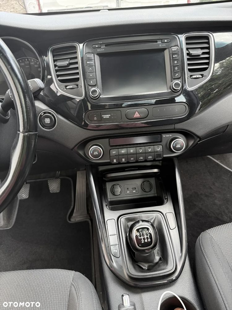 Kia Carens - 11