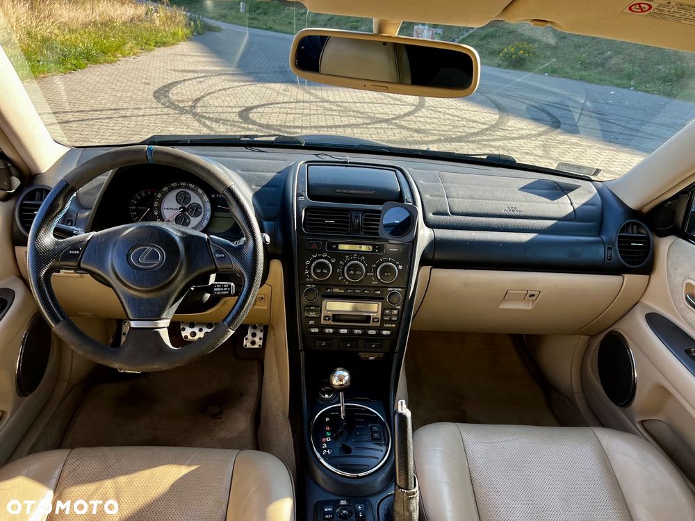 Lexus IS 300 Sport - 8