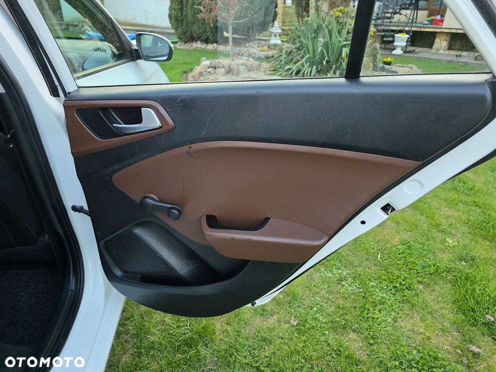 Hyundai i20 1.1 CRDi Classic + - 21