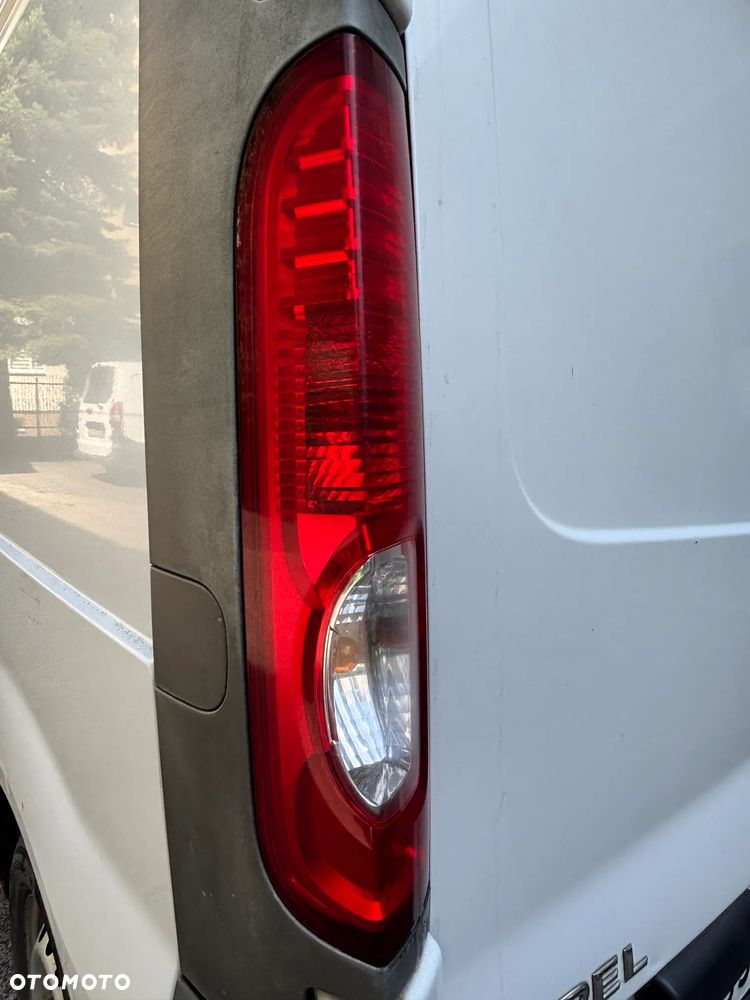 Opel Vivaro - 8
