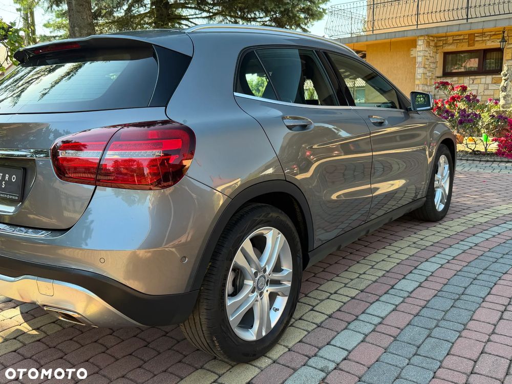 Mercedes-Benz GLA 180 UrbanStyle Edition - 6