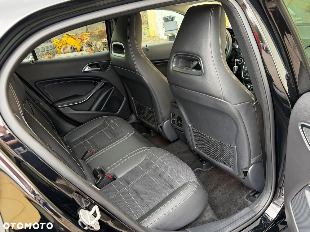 Mercedes-Benz GLA 250 7G-DCT SCORE - 8