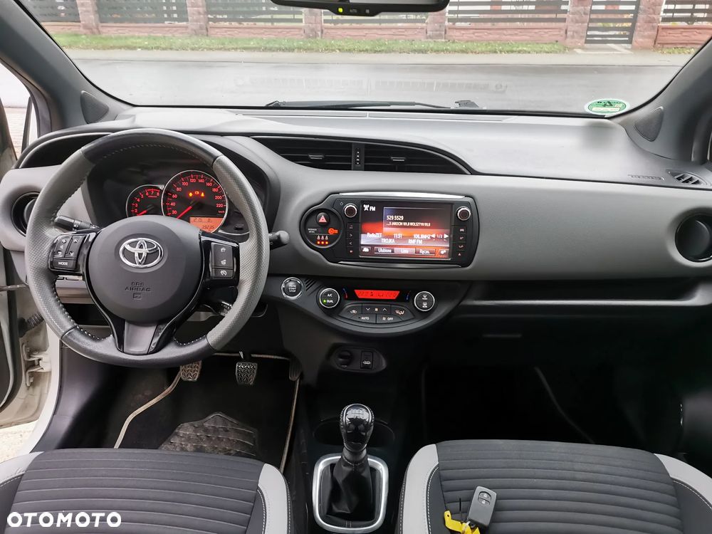 Toyota Yaris 1.33 Premium - 9