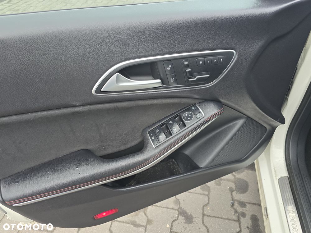 Mercedes-Benz CLA 180 AMG Line - 14