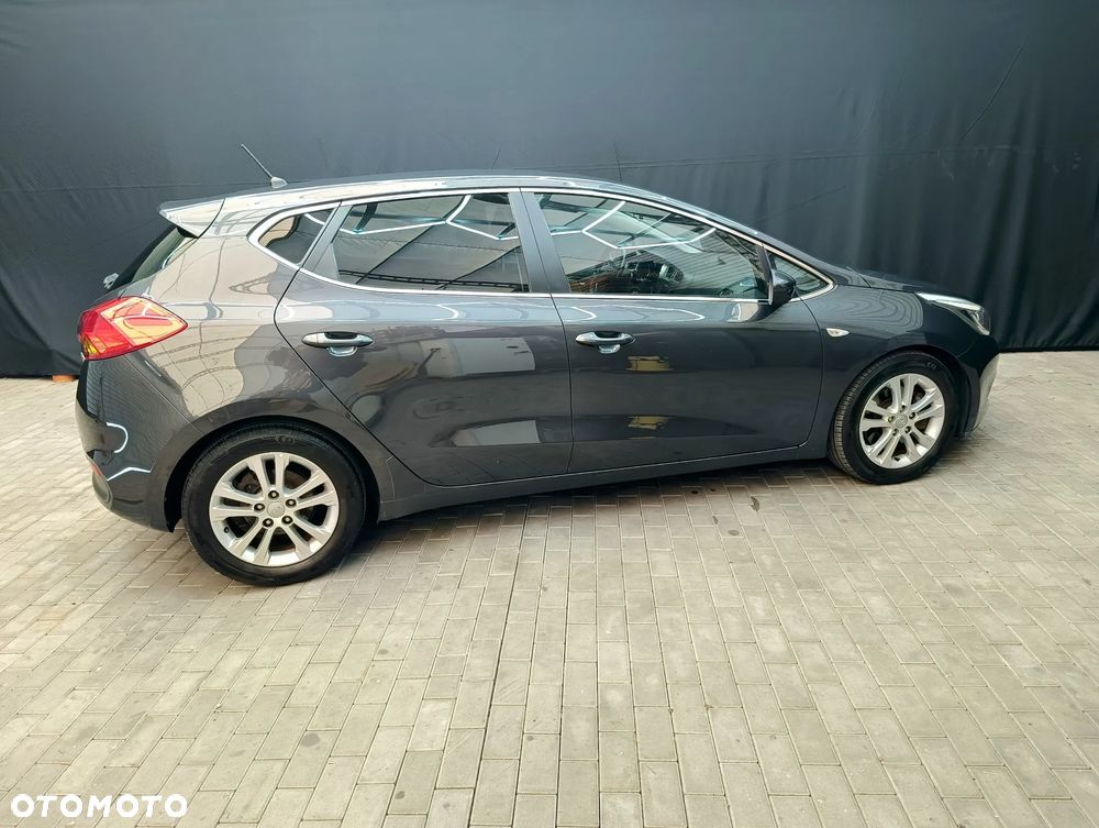 Kia Ceed 1.6 CRDi 128 Fifa World Cup Edition - 16