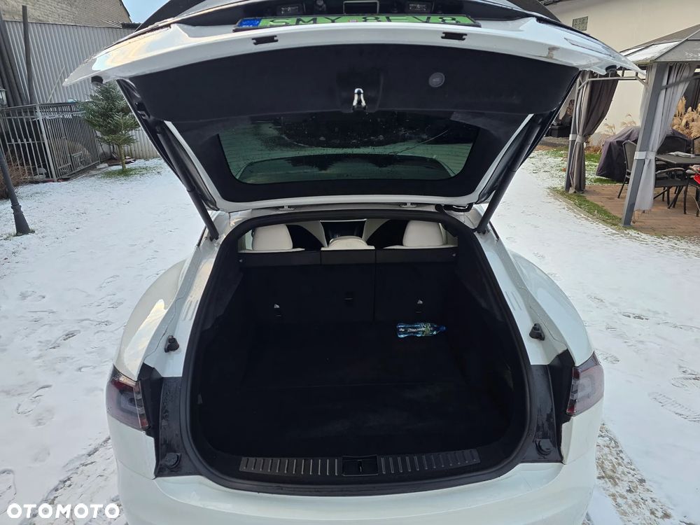 Tesla Model S - 23
