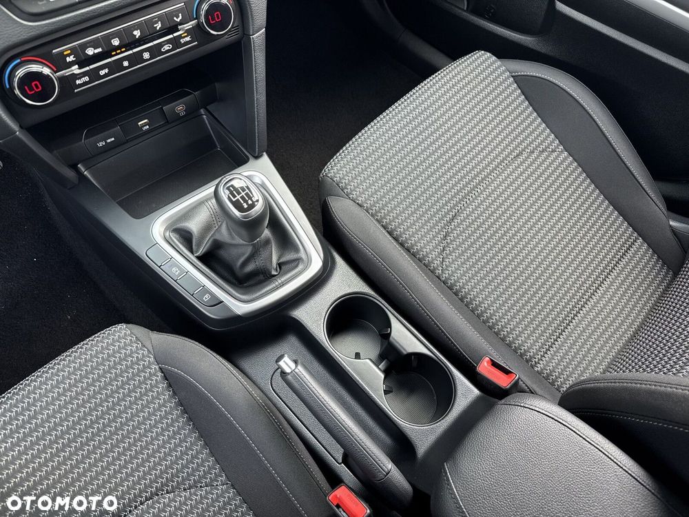 Kia Ceed 1.5 T-GDI M - 19