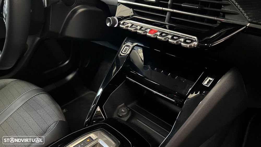 Peugeot 2008 1.2 PureTech Allure Pack EAT8 - 37