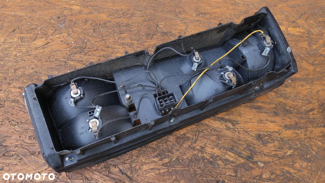BMW E24 LAMPA PRAWY TYŁ KOMPLETNA - 13