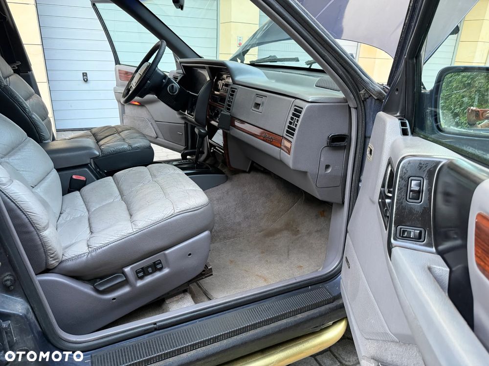 Jeep Grand Cherokee - 16