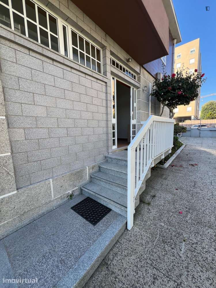 Quarto - localizado em Paranhos Porto - Grande imagem: 2/8