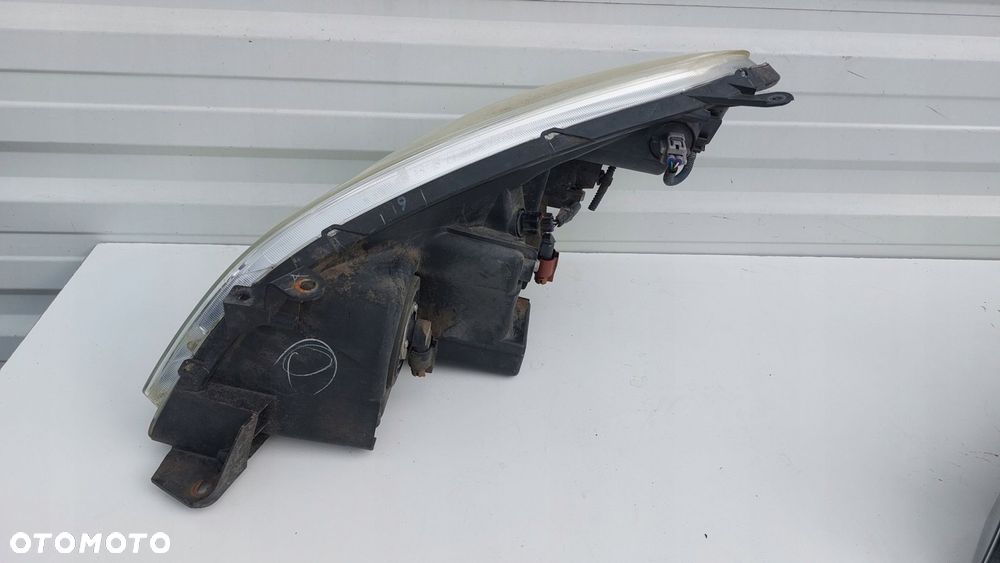 lampa prawy przód prawa przednia toyota corolla verso ii eu - 4
