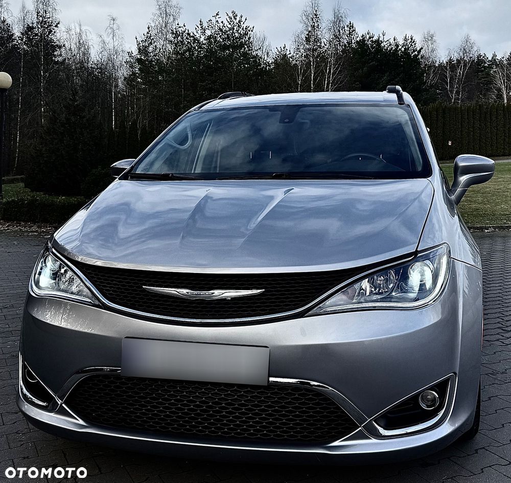 Chrysler Pacifica - 1