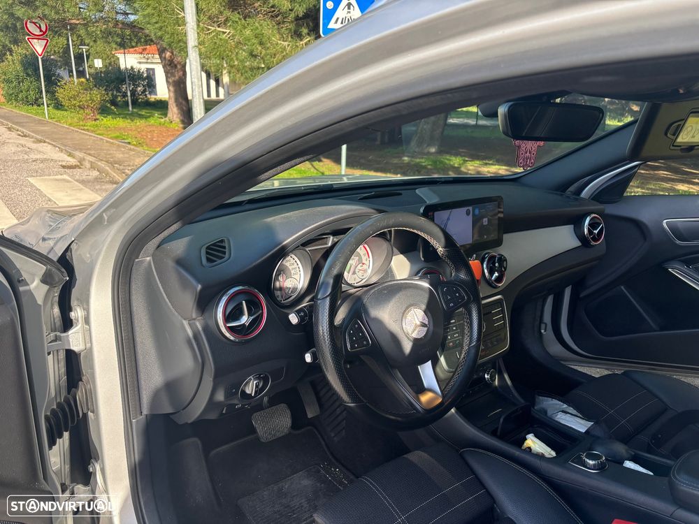 Mercedes-Benz GLA 200 CDi Urban Aut. - 16