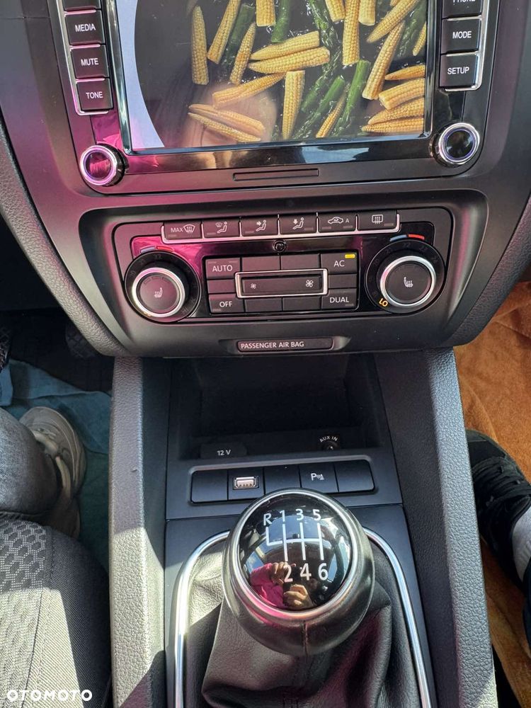 Volkswagen Jetta 1.2 TSI Comfortline - 28