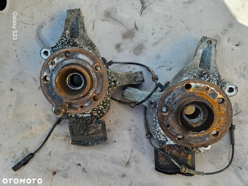 Zwrotnica piasta prawy lewy przód Renault LAGUNA III 2.0 DCI 402000003R 402006387R - 1