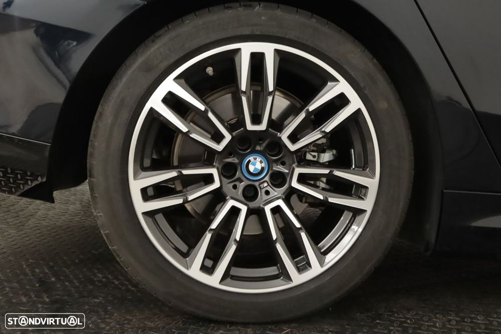 BMW 530 e Pack Desportivo M - 5