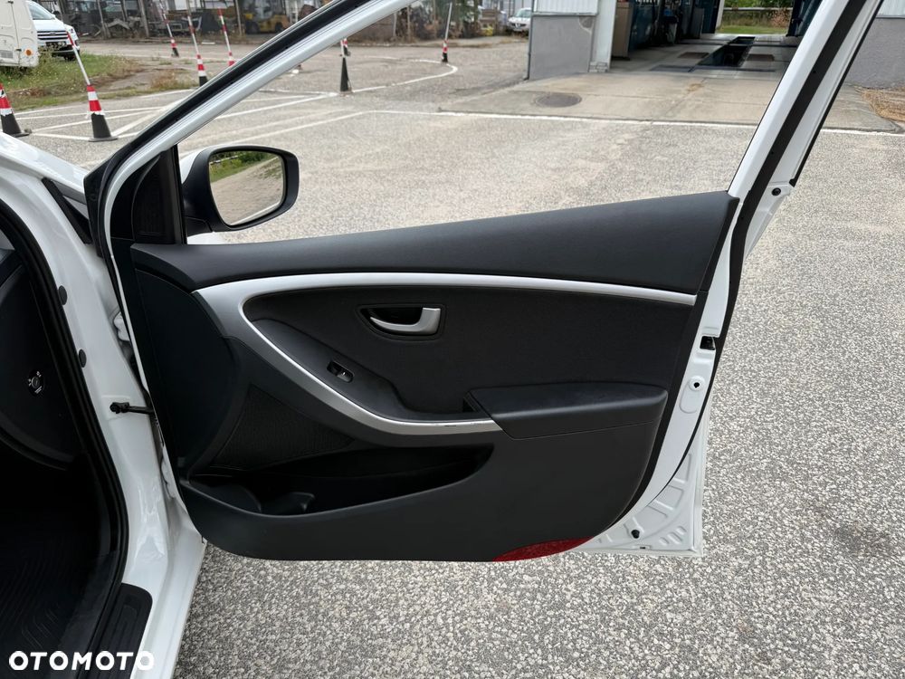 Hyundai i30 1.4 Comfort - 13